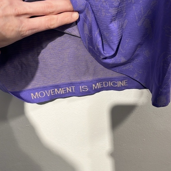 Lululemon 2022 Metal Vent Tech Sleeveless Shirt 2.0 in charged indigo- size XS - Picture 8 of 10